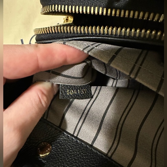 Louis Vuitton Empreinte Montaigne MM - Picture 7 of 8